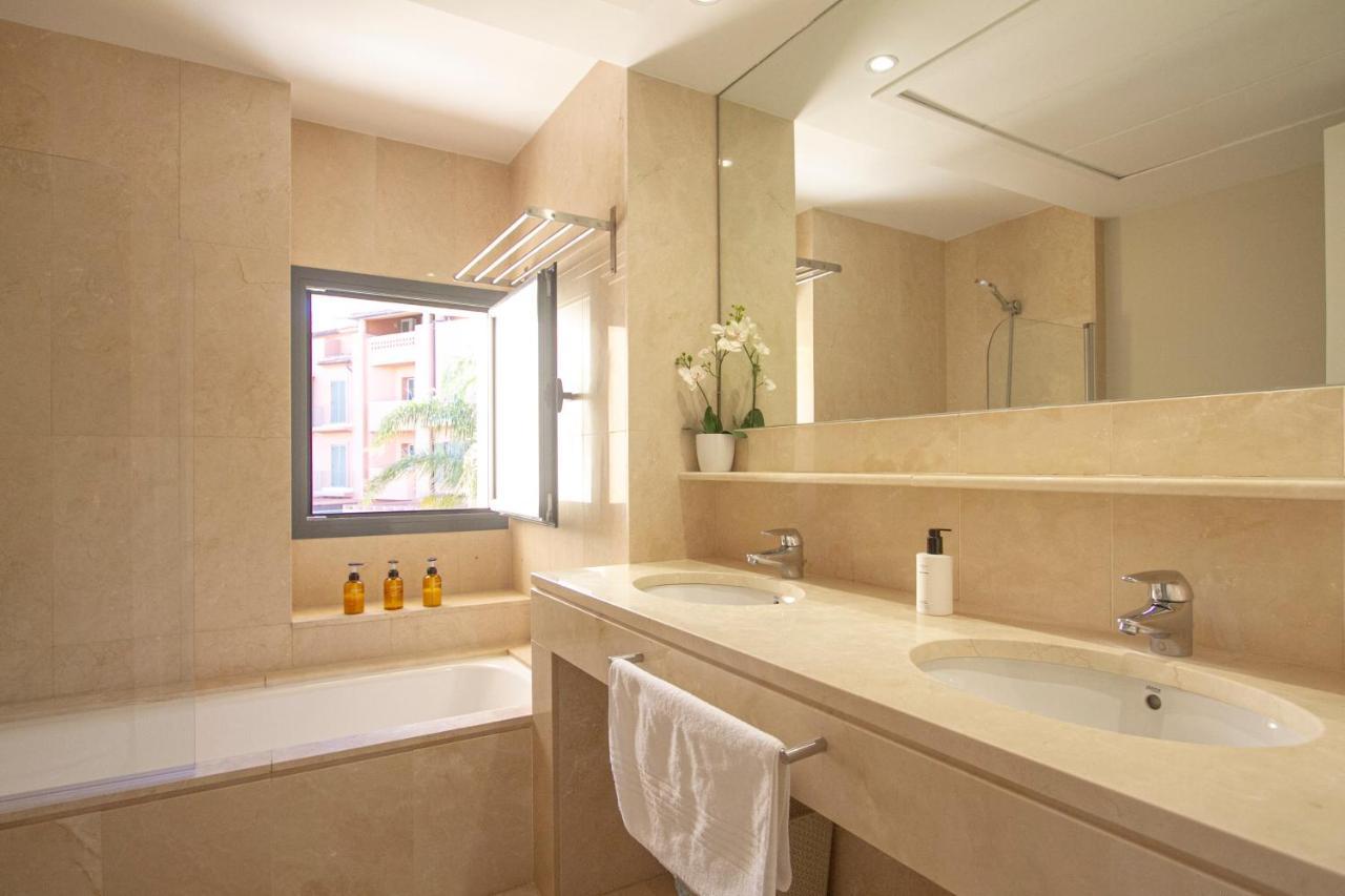 Sotogrande Alboaire- Waterfront Luxury 4 Bedroom Apt In The Marina Of โซโตกรันเด ภายนอก รูปภาพ