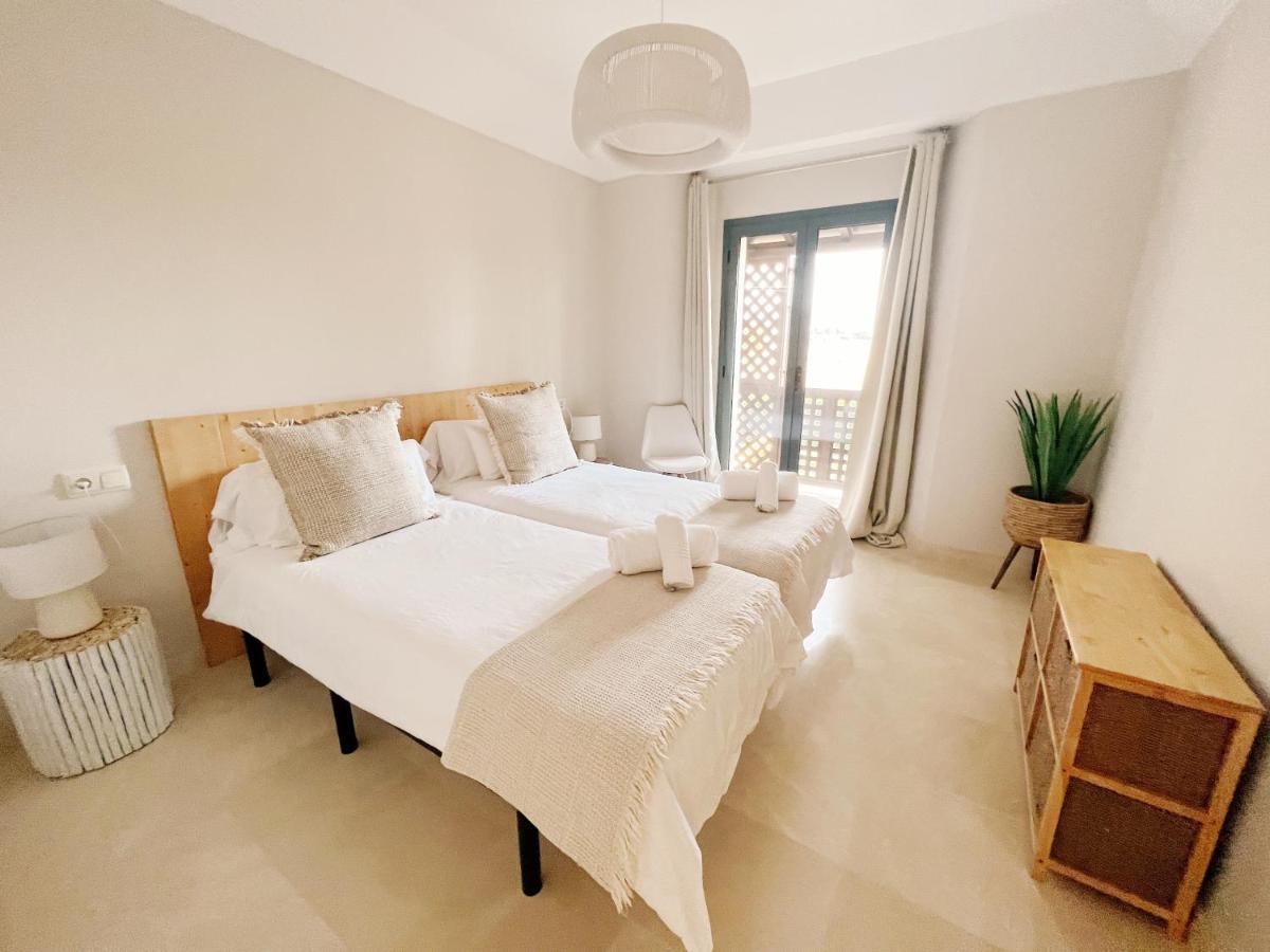 Sotogrande Alboaire- Waterfront Luxury 4 Bedroom Apt In The Marina Of โซโตกรันเด ภายนอก รูปภาพ