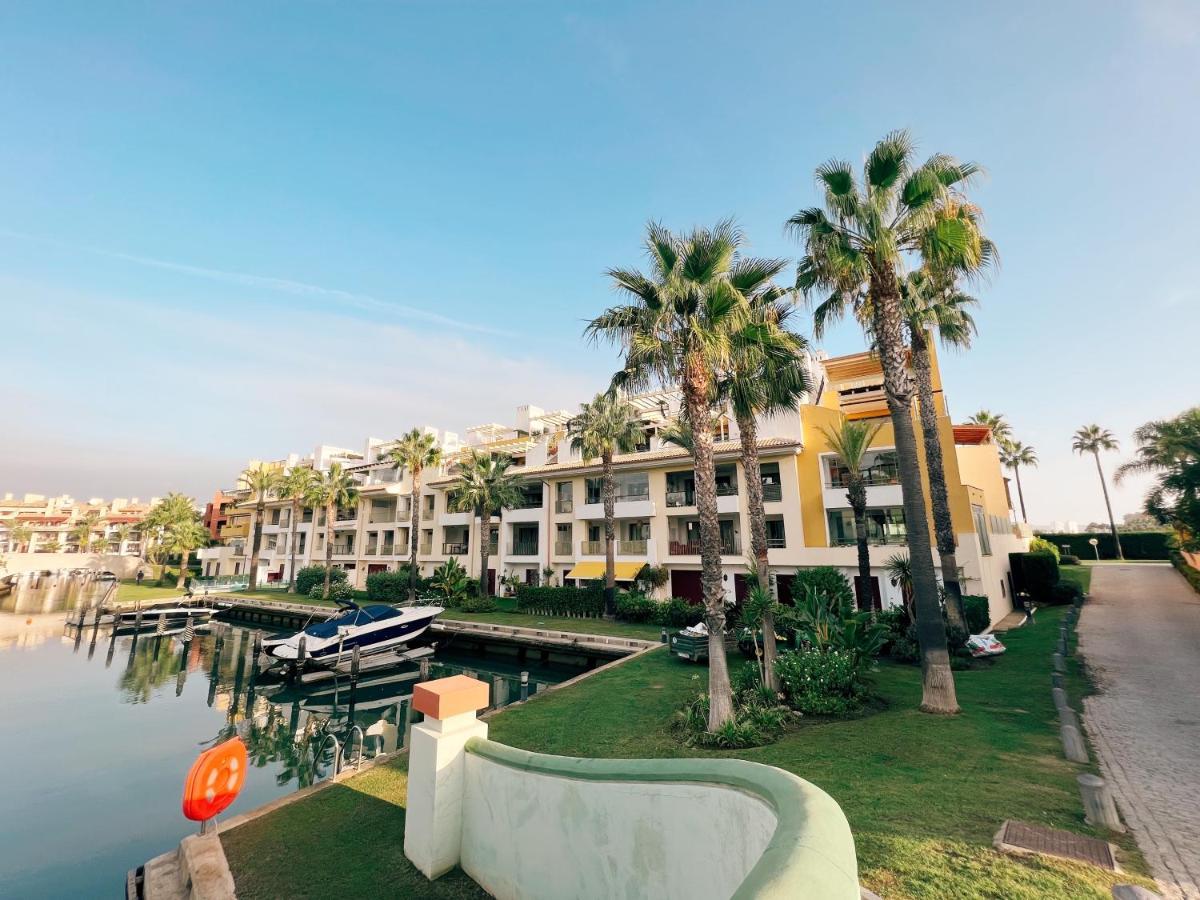 Sotogrande Alboaire- Waterfront Luxury 4 Bedroom Apt In The Marina Of โซโตกรันเด ภายนอก รูปภาพ